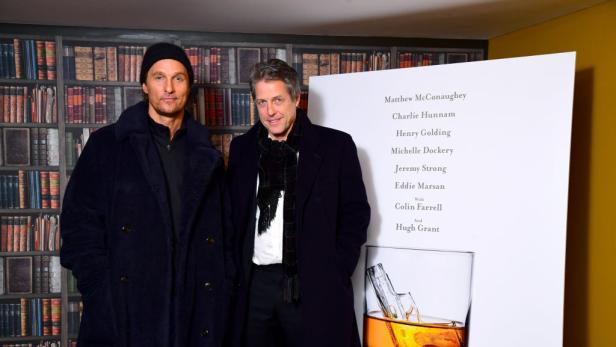 Hugh Grant & Matthew McConaughey wollen Eltern miteinander verkuppeln