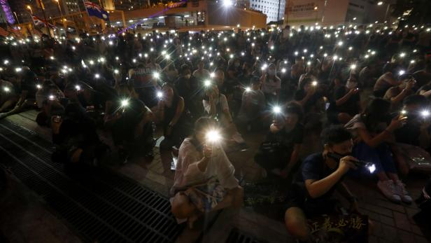 Demonstranten in Hong Kong ausgerüstet mit Smartphones