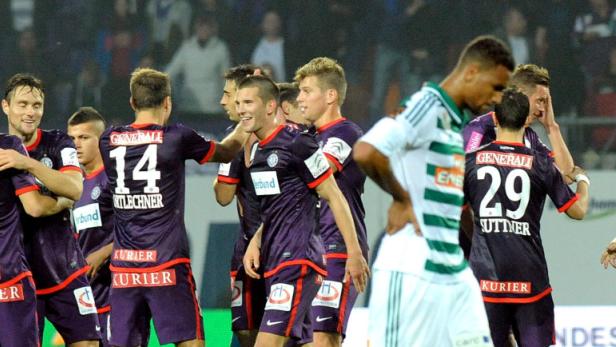 APA9908564 - 21102012 - WIEN - ÖSTERREICH: Tipp3-Bundesliga-Begegnung zwischen FK Austria Wien und SK Rapid am Sonntag, 21. Oktober 2012, im Generali Center in Wien. Im Bild: Austria nach dem Spiel gegen Rapid. APA-FOTO: HERBERT PFARRHOFER