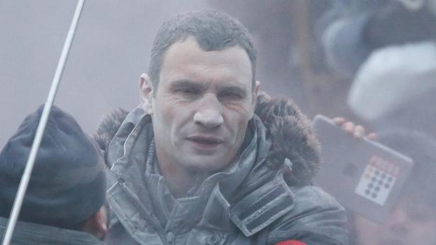 Oppositionsführer Klitschko wurde nicht nur ausgebuht, sondern auch &quot;eingesprüht&quot;.
