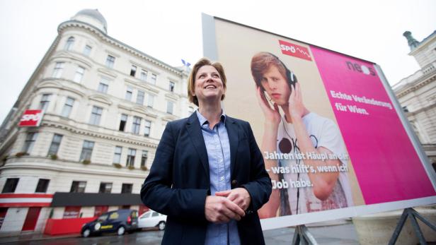 NEOS-Spitzenkandidatin Beate Meinl-Reisinger während einer Plakatpräsentation der NEOS Wien.