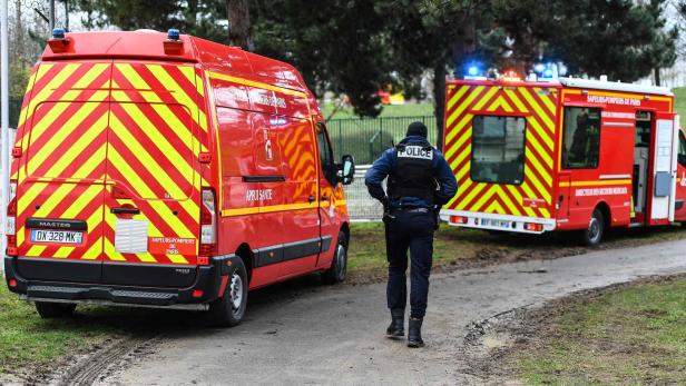 Frankreich: Messerattentäter in Pariser Vorort erschossen