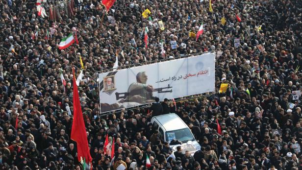 Millionen bei den Beisetzungsfeierlichkeiten für den getöteten Kommandanten Soleimani
