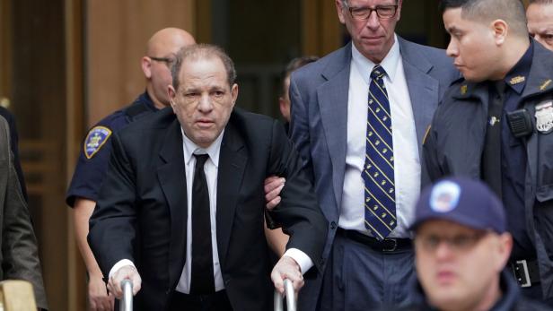 Prozessbeginn: Weinstein gibt den gebrochenen Mann