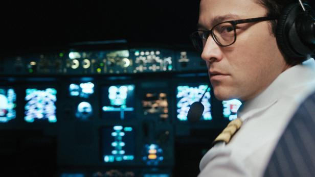 Joseph Gordon-Levitt als Co-Pilot eines entführten Flugzeugs in dem Thriller „7500“