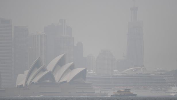 Buschbrände in Australien - Oper von Sydney im Rauch