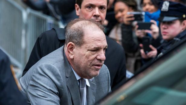 Prozessbeginn: Weinstein zog Zorn des Richters auf sich