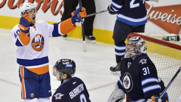 New York Islanders&#039; Michael Grabner (L) celebrates his goal in front of Winnipeg Jets goaltender Ondrej Pavelec during the third period of their NHL hockey game in Winnipeg April 20, 2013. REUTERS/Fred Greenslade (CANADA - Tags: SPORT ICE HOCKEY)