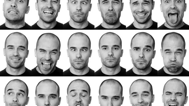 Mikroexpressionen, also flüchtige Gesichtsausdrücke, zeigen isch nur ganz kurz. Sie treten auf, wenn eine Person unbewusst oder vorsätzlich ein Gefühl verbirgt.