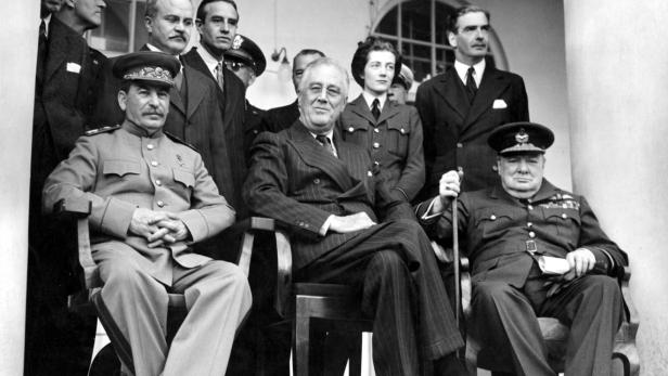 Stalin Roosevelt und Churchill 1943 in Teheran