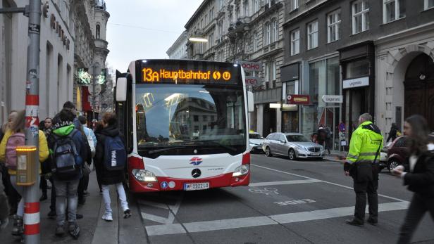 Aussteigen, umsteigen, raunzen in Wien: Der neue 13A