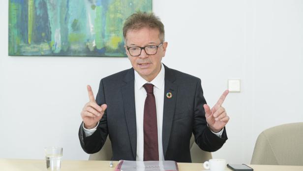 Rudolf Anschober: Ein Volksschullehrer  als "Minister Cool"