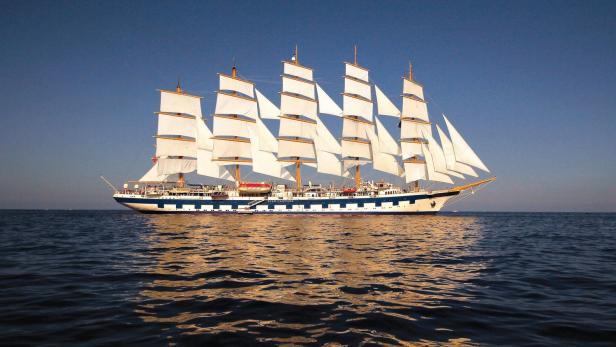 Superlativ segeln: Die Royal Clipper gilt als größtes Segelschifft der Weltmeere – mit fünf Masten, 134 m Länge, 16 m Breite und insgesamt 1.760 m² Deckfläche.