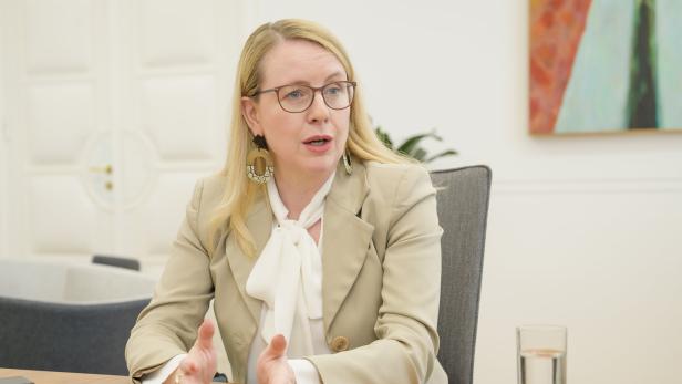 Wirtschaftsministerin Schramböck: "Esse keine Avocados mehr"