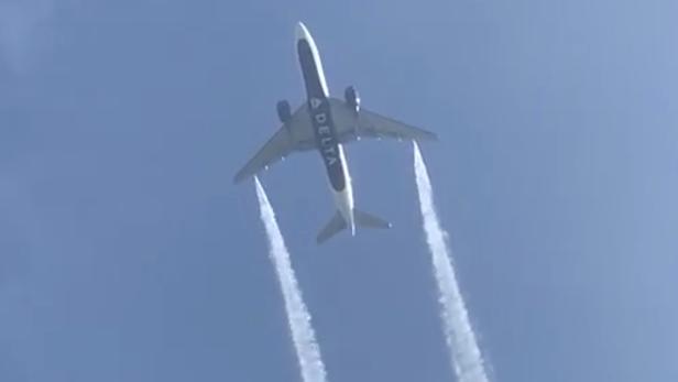 Amateuraufnahmen zeigen die Delta-Maschine über Los Angeles, bevor sie zum Flughafen zurückkehrte.