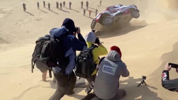 Spektakulärer Überschlag von Fernando Alonso bei Rallye Dakar