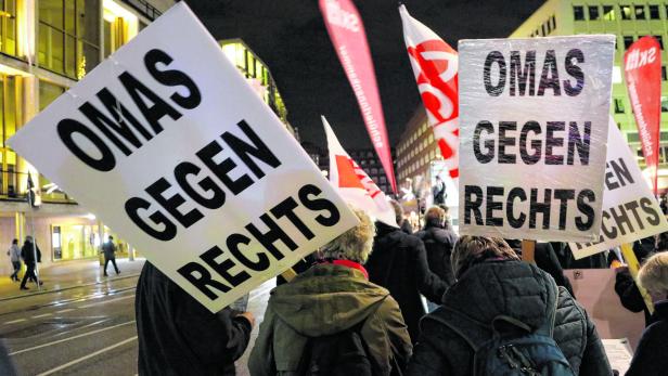 Students and teachers demonstrate against the AfD