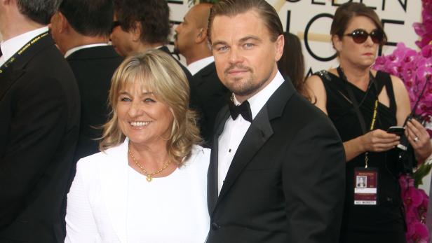 Leonardo DiCaprio mit seiner Mutter bei einer Preisverleihung.