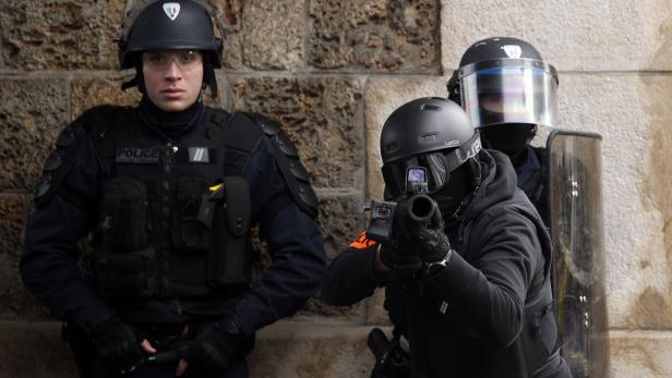 Polizeigewalt in Frankreich: Innenminister warnt vor "Brutalität"
