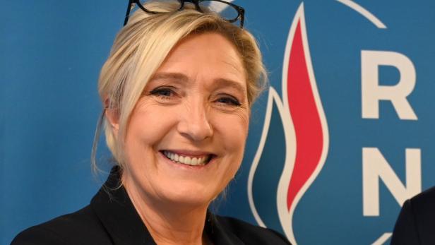Le Pen tritt bei Präsidentschaftswahl 2022 gegen Macron an