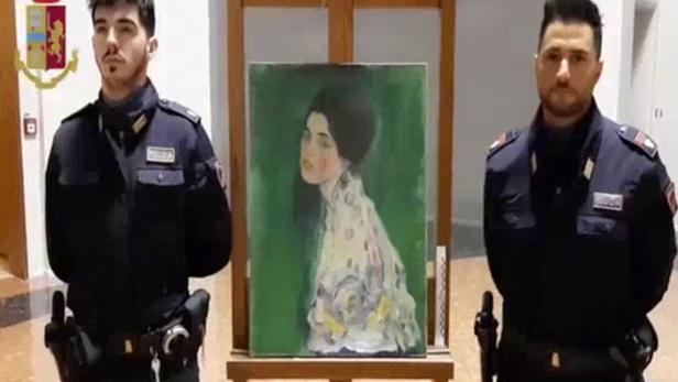 Carabinieri vor &quot;Bildnis einer Frau&quot;
