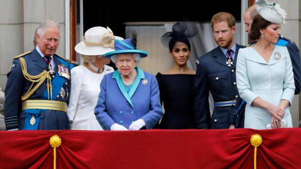 Meghan und Harry: Wieso die Royal Family jetzt wegen Netflix-Deal tobt