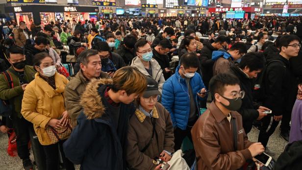 Vor dem Neujahrsfest am kommenden Samstag verreisen traditionell Hunderte Millionen Chinesen.