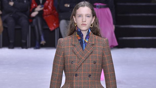 Kleider um 100.000 Euro: Balenciaga kehrt zur Haute Couture zurück