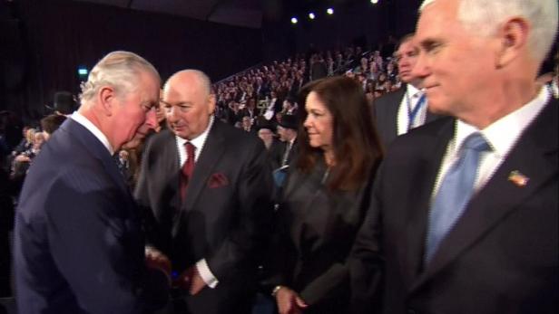 Video: Ignoriert Prinz Charles hier einfach US-Vize Pence?