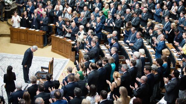 Der Moment, der alles sagt: Das offizielle Österreich verneigt sich vor Heinz Fischer – und dieser antwortet mit größtmöglicher Demut