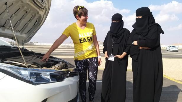 Österreichische Fahrschule bildet Fahrlehrerinnen in Saudi-Arabien aus