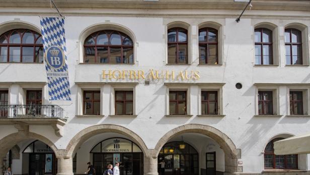 Späte Reue: Maßkrug nach 55 Jahren im Hofbräuhaus zurück