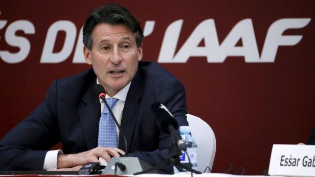 Sebastian Coe bei einer Pressekonferenz des Leichtathletik-Weltverbandes IAAF.