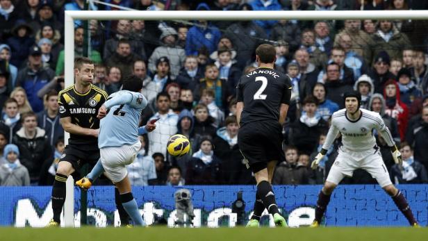 Manchester City&#039;s Carlos Tevez (2nd L) shoots to score during their English Premier League soccer match against Chelsea at The Etihad Stadium in Manchester, northern England, February 24, 2013. REUTERS/Phil Noble (BRITAIN - Tags: SPORT SOCCER) FOR EDITORIAL USE ONLY. NOT FOR SALE FOR MARKETING OR ADVERTISING CAMPAIGNS. NO USE WITH UNAUTHORIZED AUDIO, VIDEO, DATA, FIXTURE LISTS, CLUB/LEAGUE LOGOS OR &quot;LIVE&quot; SERVICES. ONLINE IN-MATCH USE LIMITED TO 45 IMAGES, NO VIDEO EMULATION. NO USE IN BETTING, GAMES OR SINGLE CLUB/LEAGUE/PLAYER PUBLICATIONS