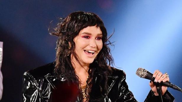 Fröhlich und positiv: Kesha auf "High Road" wieder ganz die Alte