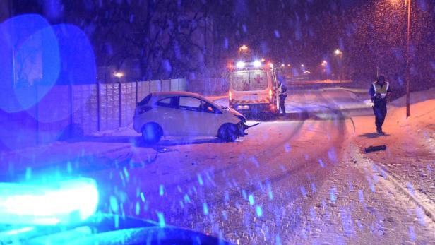 Schnee: Unfälle auf den Straßen und ein geräumtes Skigebiet