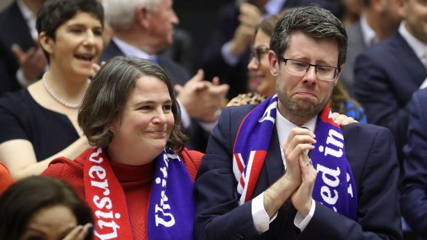 Tränen bei den britischen Sozialdemokraten Jude Kirton-Darling und Rory Palmer.