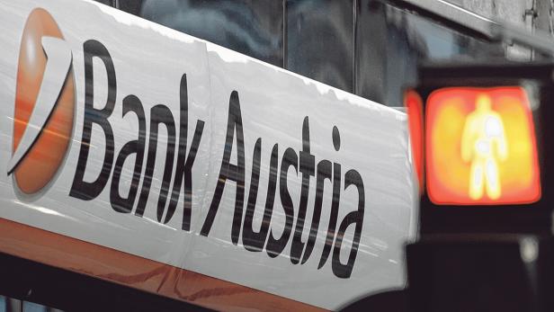 Das Logo der Bank Austria neben einem roten Fußgängersignal.