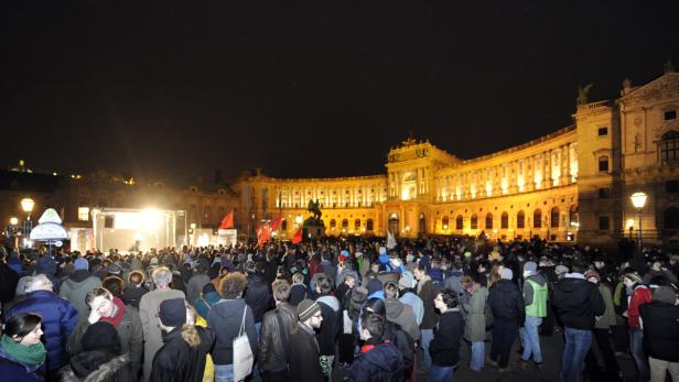 Teilnehmer der Demonstration auf dem Heldenplatz im vergangenen Februar.