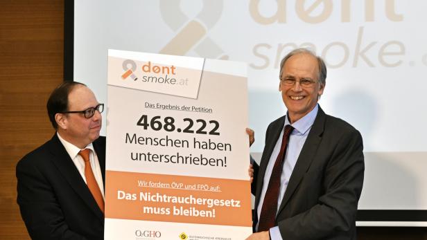 Thomas Szekeres (Ärztekammer ) und Paul Sevelda (Krebshilfe, re.) 2018 beim Start zum „Don’t smoke“-Volksbegehren