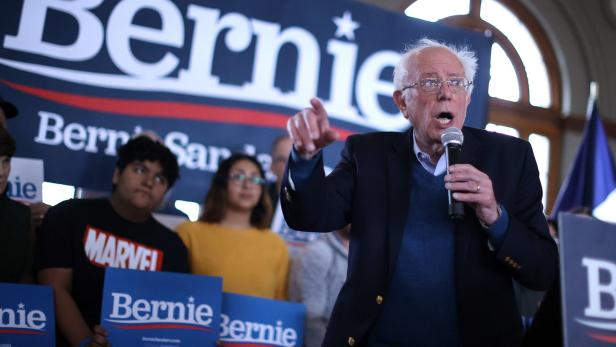 Der Sozialist Bernie Sanders (Bild) liegt in Umfragen in Iowa gleichauf mit Ex-Vizepräsident Biden