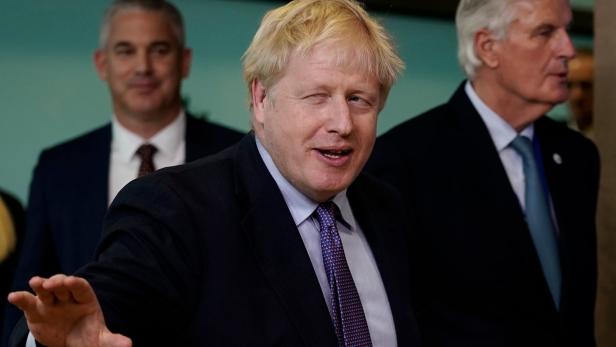 Boris Johnson, im Hintergrund EU-Chefverhandler Michel Barnier