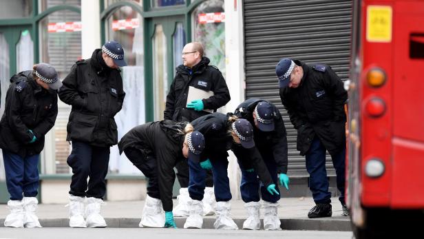 Polizei-Untersuchungen nach dem Anschlag in London.
