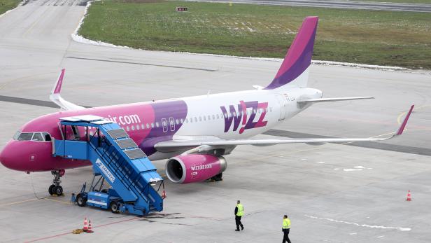Airport workers prepare Wizzair airplane for take off at Sarajevo airport in Sarajevo