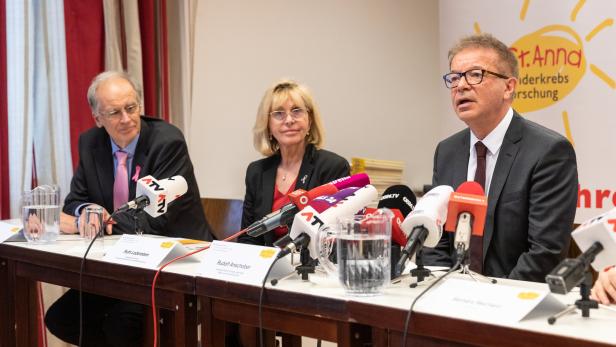 Pressekonferenz: von links Paul Sevelda (Präsident Krebshilfe), Ruth Ladenstein (St. Anna-Kinderspital), Rudolf Anschober (Gesundheitsminister)