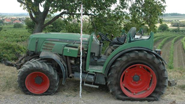 Ein gestohlener Weingarten-Traktor wurde in Rumänien sichergestellt. Zu gebrauchen ist er wohl nicht mehr.