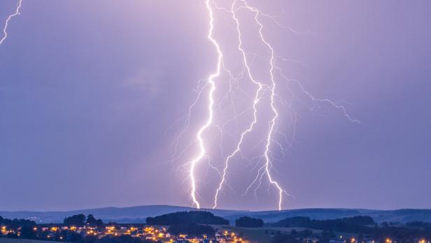 In Österreich schlagen rund 160.000 Blitze im Jahr ein.