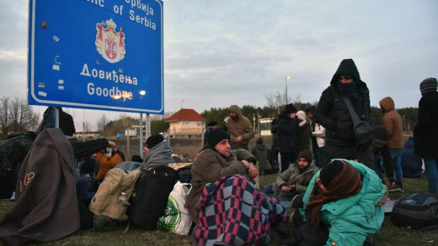 Hunderte Migranten auf Balkanroute: Ungarn schließt Grenze nach Serbien