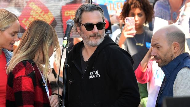 Vor den Oscars: Joaquin Phoenix und Jane Fonda demonstrieren