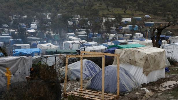 Migranten zurück in Türkei: Griechenland baut Abschiebezentren